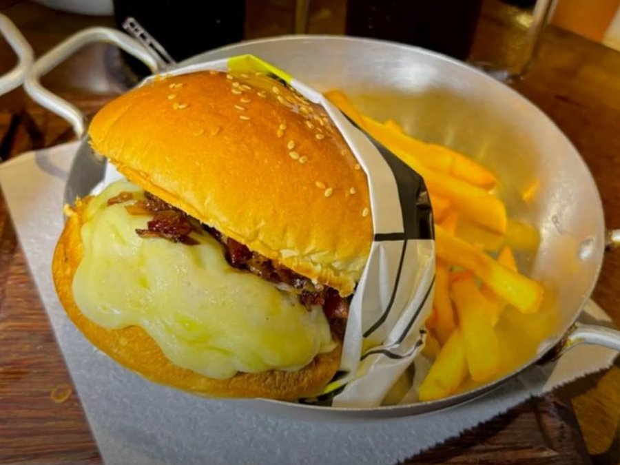 Colina Burguer com fritas
